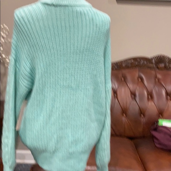 sweater - Picture 3 of 6